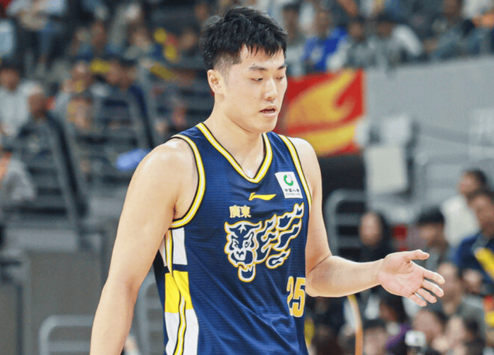 欧冠半决赛时间-21分钟得3分，场均1.7分1.1板，球迷：只要你上就知道杜锋不想赢