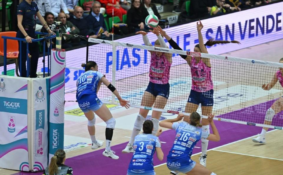 欧冠决赛安排-让二追三！科内利亚诺半决赛占先机，朱婷一锤定音+21分荣膺MVP